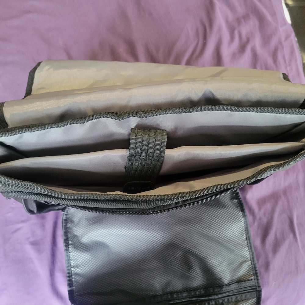 Basic Targus Laptop Bag - Picture 4 of 4